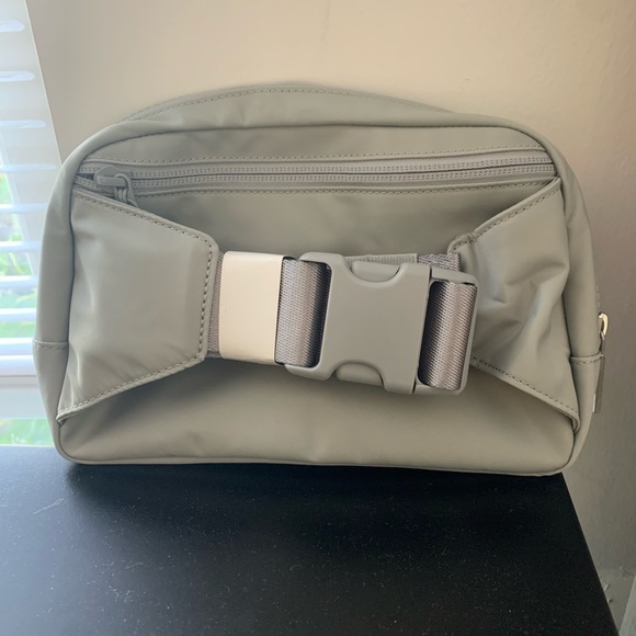 NWT LULULEMON EVERYWHERE BELT BAG LARGE SILVER DROP - Picture 5 of 8